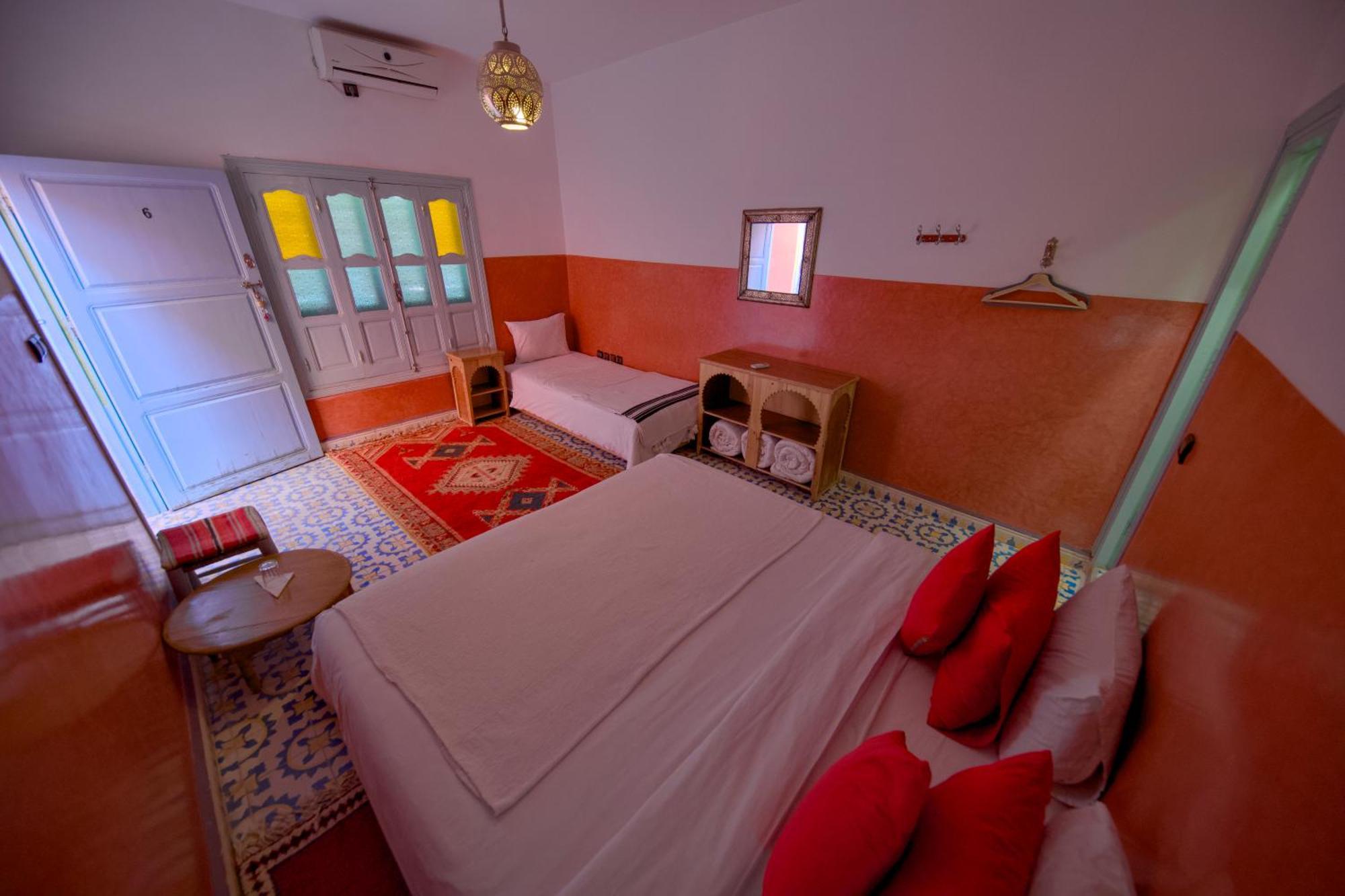 Maison D'Hotes Dar Farhana Tajda Exteriör bild